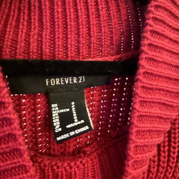 Maroon turtleneck crop sweater - Picture 3 of 3